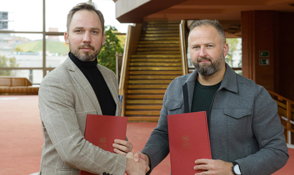JonasSakalauskas ir ArvydasMarkevičius, renovacijos sutarties pasirašymas