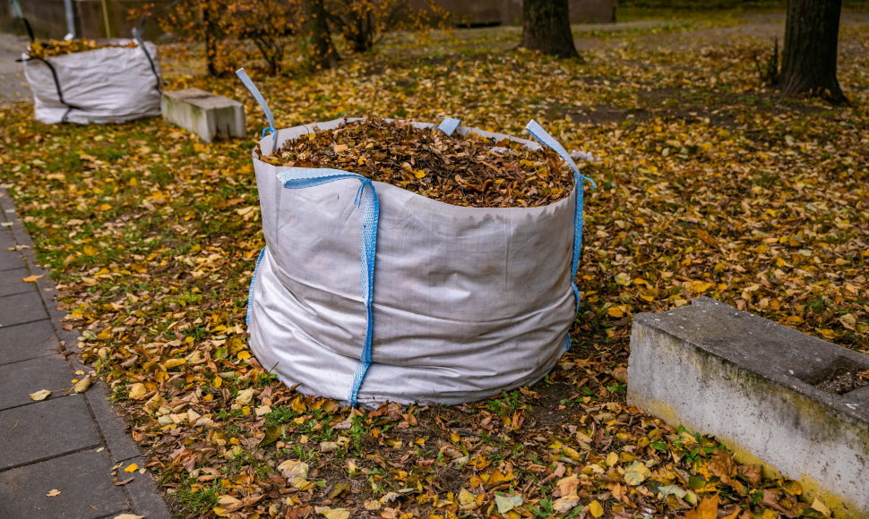 Vilniaus daugiabučių kiemuose – per 2,7 tūkst. didmaišių žaliosioms atliekoms