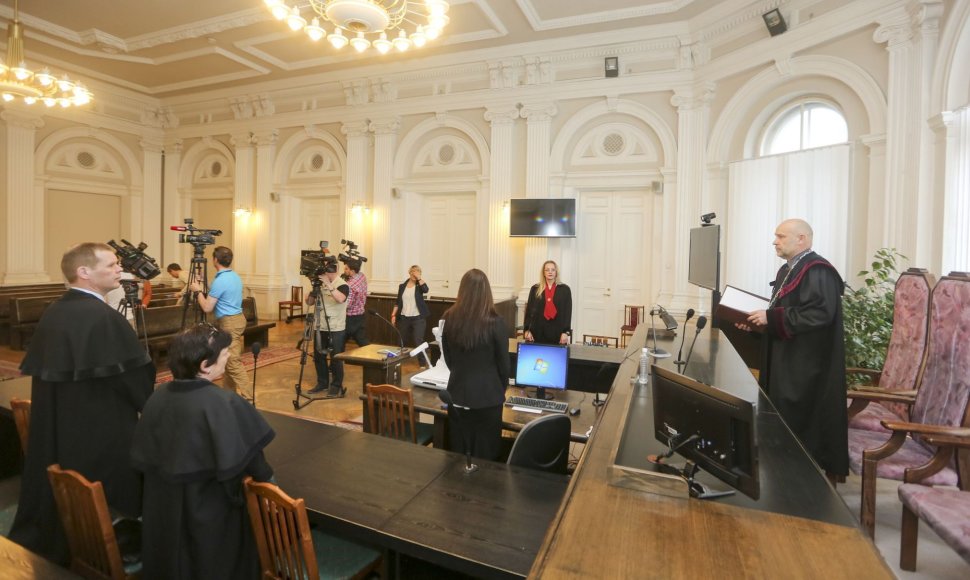 Vilniaus apygardos teismas, išnagrinėjo už akių buvusių Vilniaus OMON vadų bylą