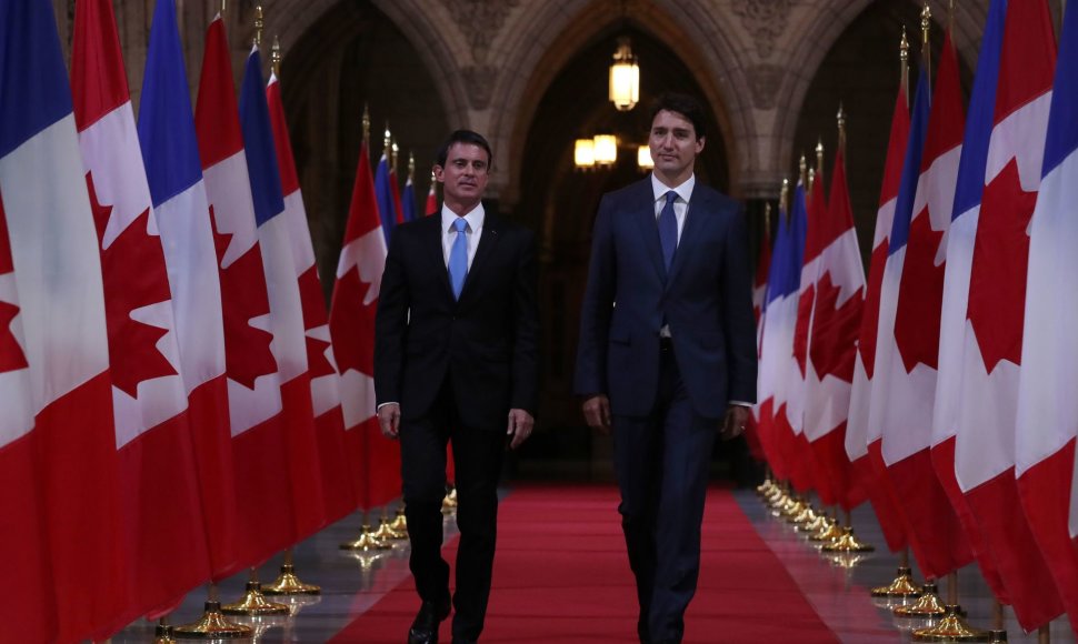 Manuelis Vallsas (kairėje) ir Justinas Trudeau