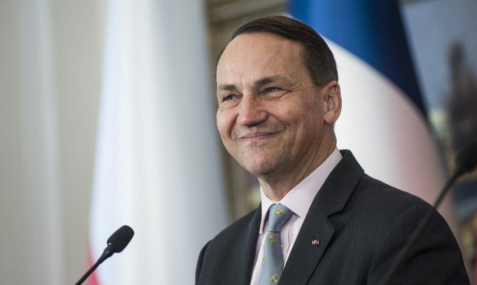 Radoslawas Sikorskis / Attila Husejnow / ZUMAPRESS.com