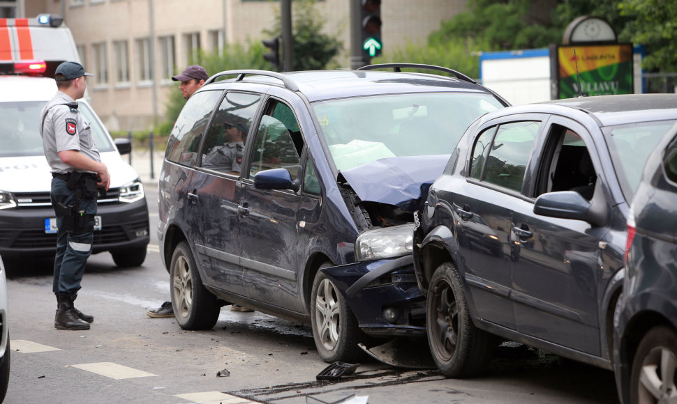 Kauno centre – keturių automobilių avarija