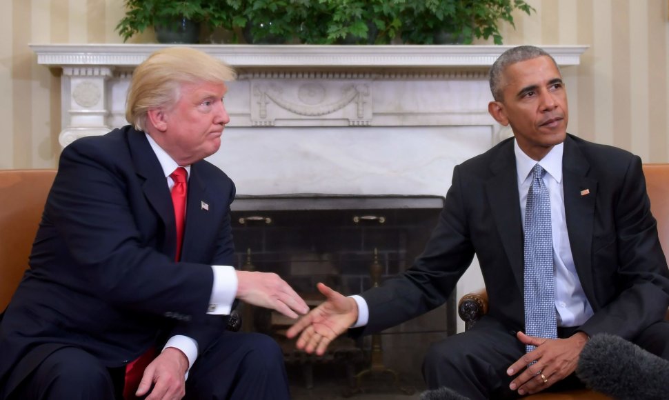 Donaldas Trumpas ir Barackas Obama Baltuosiuose Rūmuose