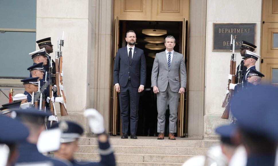 W. Kosiniakas-Kamyszas ir P. Hegsethas / OLIVER CONTRERAS / AFP