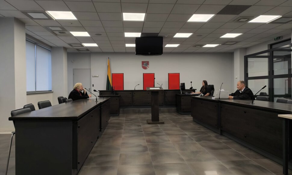 Greičio matuoklio sugadinimo bylos nagrinėjimas Kauno apygardos teisme