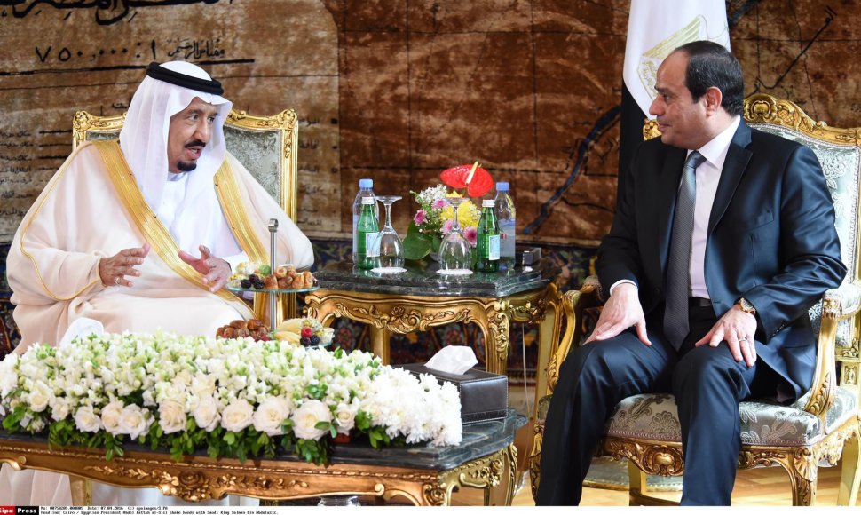 Saudo Arabijos karalius Salmanas (kairėje) ir Egipto prezidentas Abdelis Fattah al-Sisi