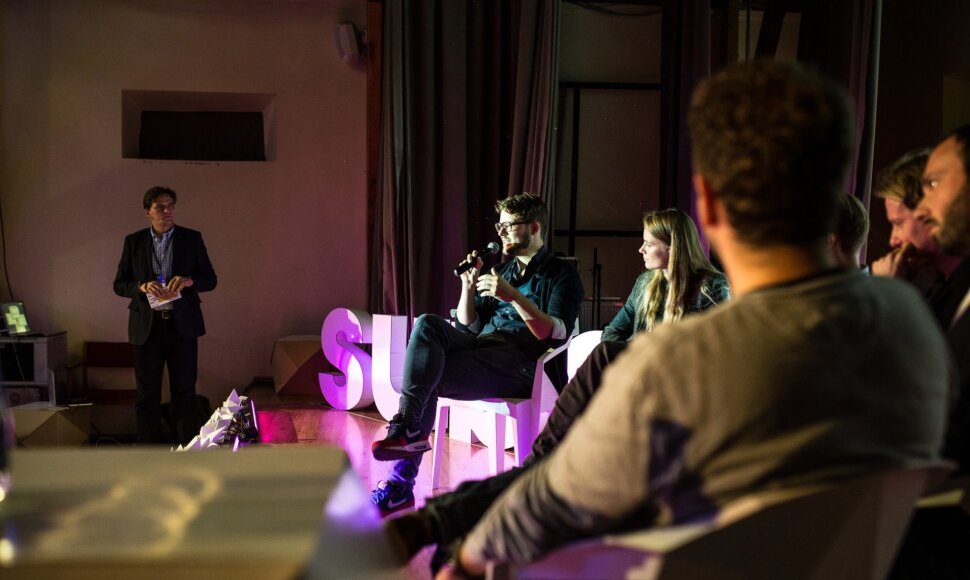 Panel diskusijas su Mindaugu Glodu