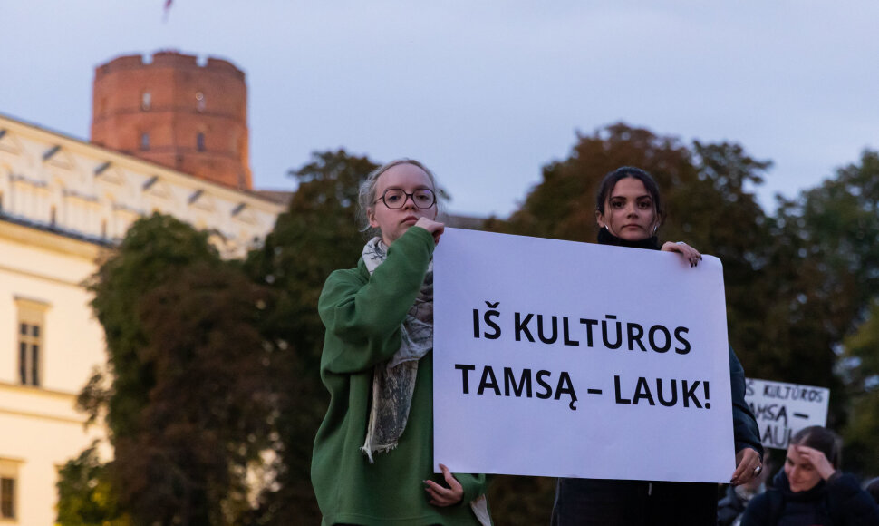 Meninė akcija „Iš kultūros tamsą – lauk”