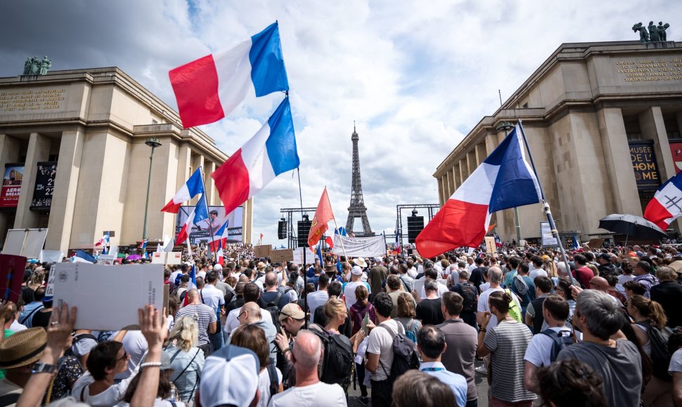 Protestuotojai prieš sveikatos pasą Paryžiuje