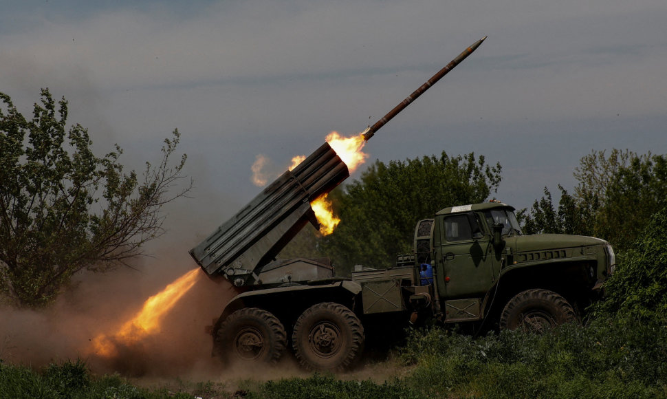 Ukrainos kariai apšaudo Rusijos pozicijas