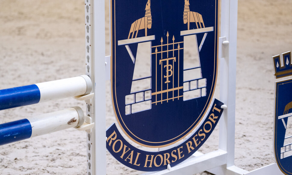 „Metų automobilis 2025 m.“ konkurso dalyviai arklio jėgas skaičiavo „Royal horse resort“