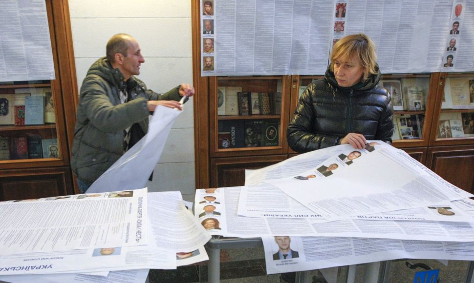 Ukraina rengiasi pirmalaikiams parlamento rinkimams. 
