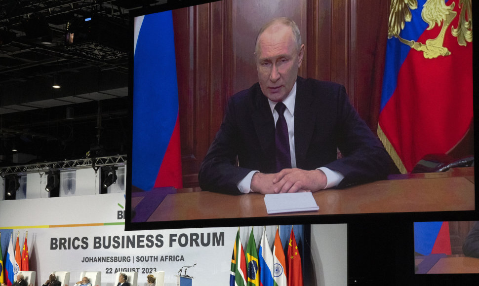 Vladimiras Putinas BRICS dalyvauja nuotoliniu būdu