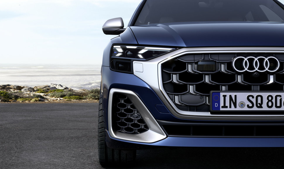 „Audi“ pristatė atnaujintą visureigį Q8 (2023)