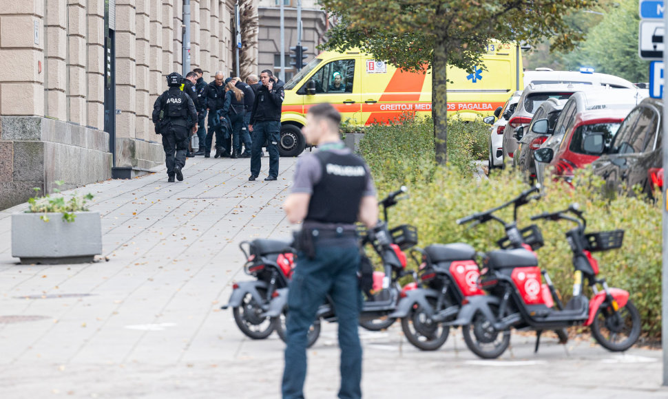 Vilniaus centre nušautas advokatas ir pašauti 2 policijos pareigūnai