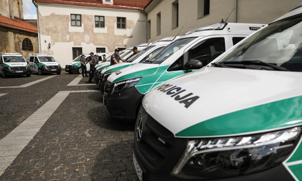 Lietuvos policija įsigijo Įsigijo 19 naujų reagavimo mikroautobusų „Mercedes-Benz Vito“