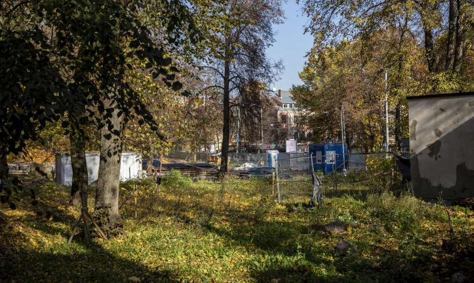 Vilniaus Reformatų parke tvarkymo darbai visiškai sustojo