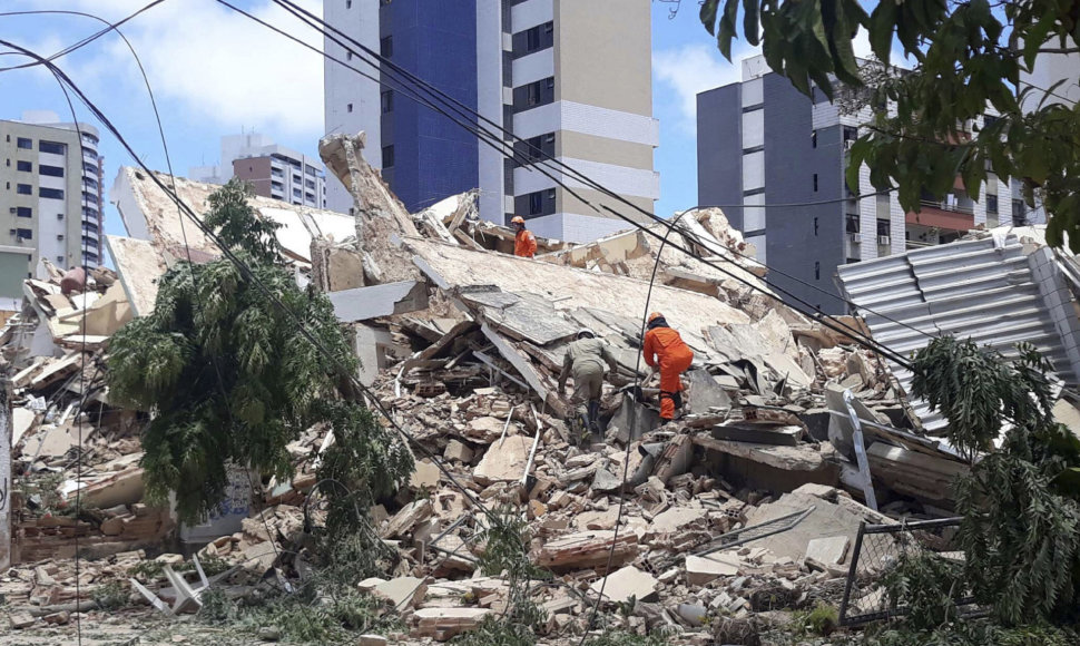 Brazilijoje sugriuvo septynių aukštų pastatas
