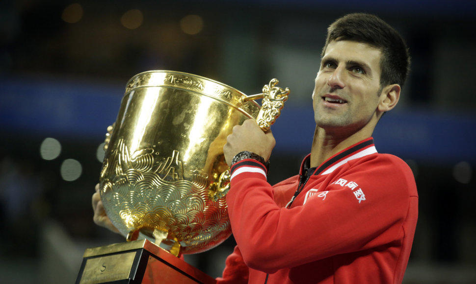 Novakas Džokovičius iškovojo aštuntą sezono trofėjų