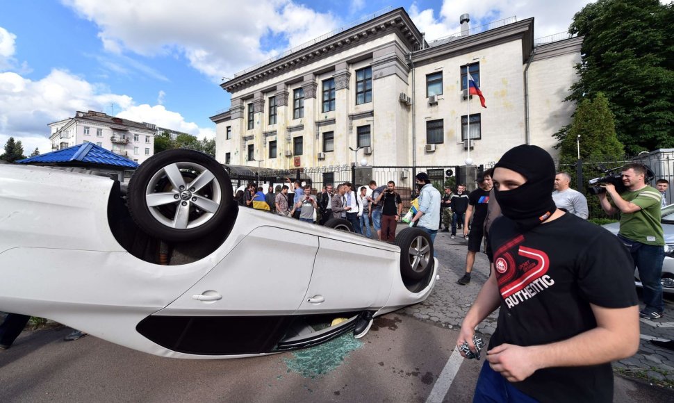 Protestas prie Rusijos ambasados Kijeve