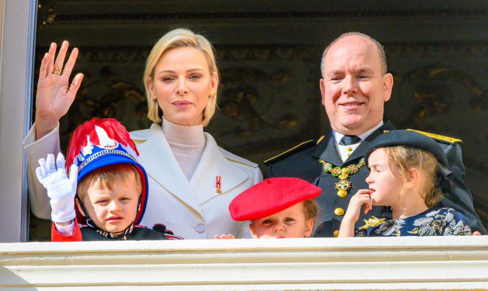 Monako princesė Charlene su šeima