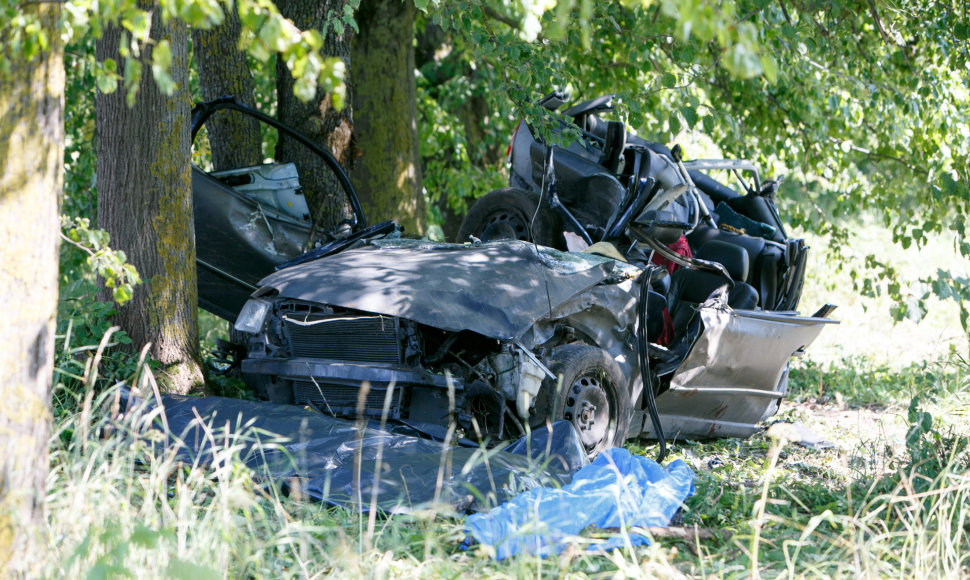 Kauno rajone avarijos metu žuvo trys vyrai