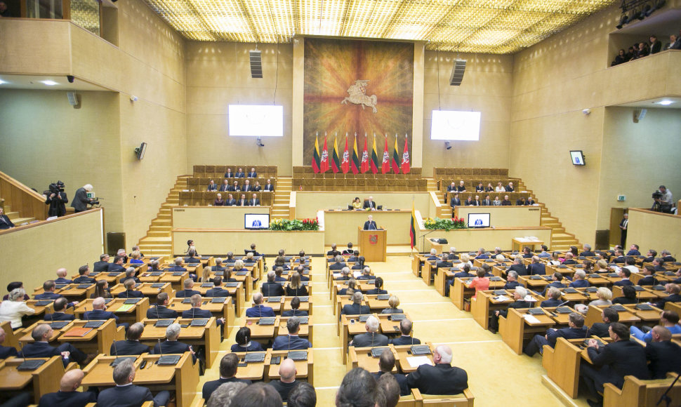 Naujieji Seimo nariai rengiasi prisiekti