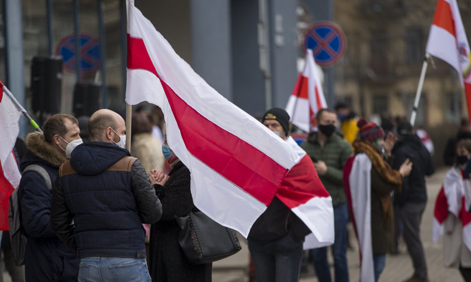 Baltarusijos nepriklausomybės dienos minėjimas prie Baltarusijos ambasados