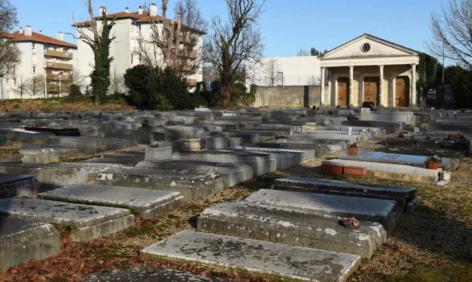 Prancūzijoje vėl išniekintos žydų kapinės