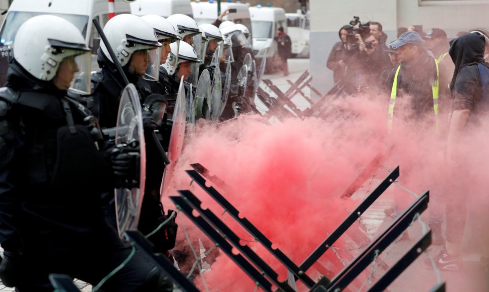 Briuselyje vyko policijos ir „geltonųjų liemenių“ protestuotojų susirėmimai