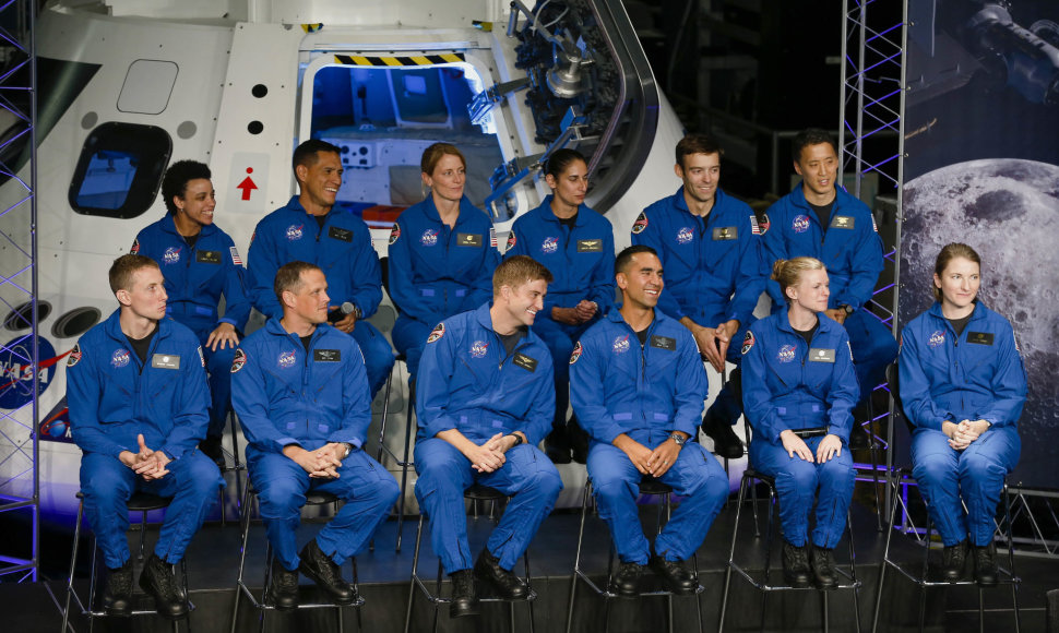 12 naujų NASA astronautų
