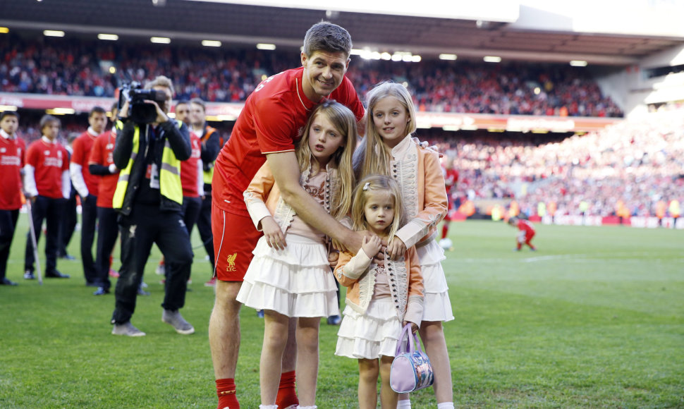 Stevenas Gerrardas su dukromis