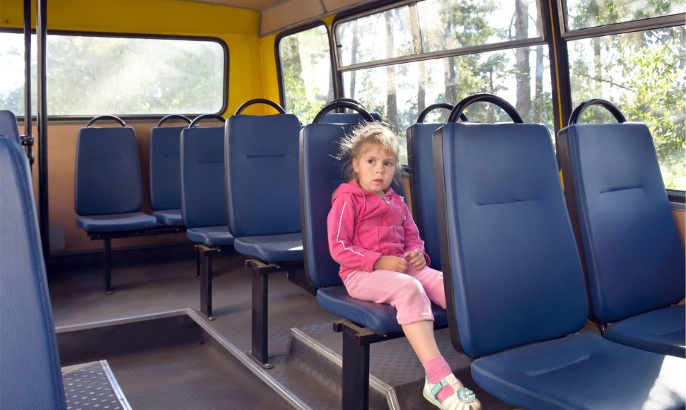 Lietuvoje vaikui iki 7-erių metų keliaujant tarpmiestiniu autobusu bilieto pirkti nereikia, tačiau jam nepriklauso ir atskira vieta