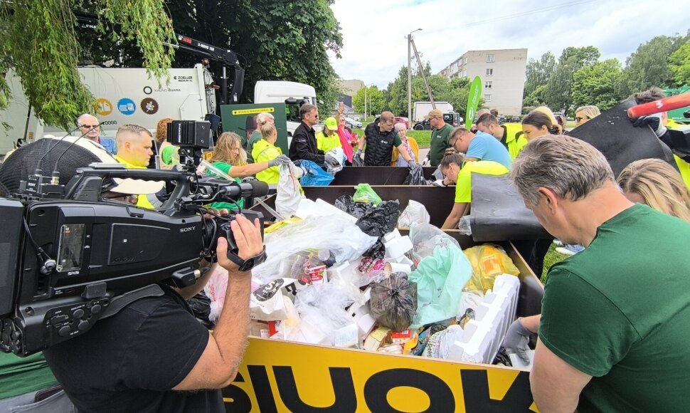 Konteinerio krata Kaune: paai&scaron;kėjo, ar kauniečiai moka rū&scaron;iuoti plastiką