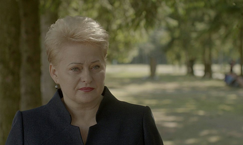 Prezidentė D. Grybauskaitė (kadras iš N. Medutytės filmo „Siena – tarp Rytų ir Vakarų“)