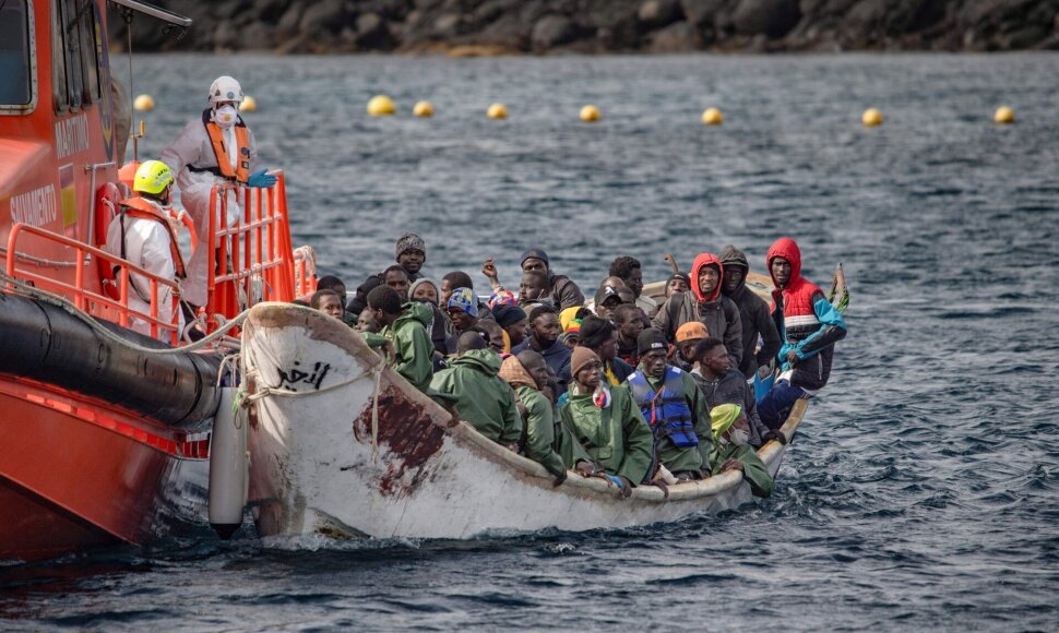 Migrantų laivelis / ANTONIO SEMPERE / AFP
