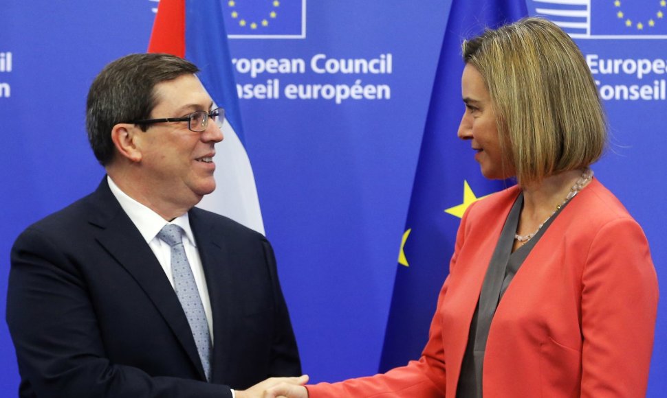 Kubos užsienio reikalų ministras Bruno Rodriguezas Parrilla ir ES užsienio reikalų vadovė Federica Mogherini