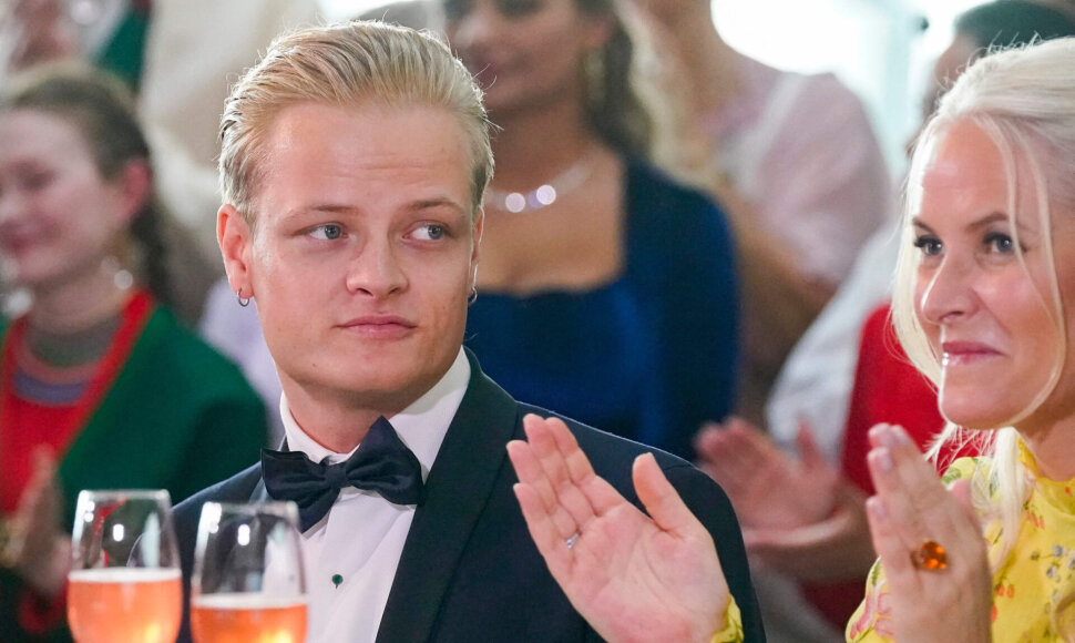 Norvegijos princesė Mette-Marit ir jos sūnus Marius Borgas Hoiby / LISE ASERUD / AFP