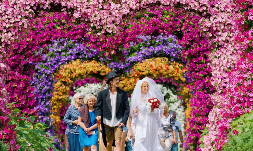 Ten galima prarasti amą, juoktis iki ašarų ir paskęsti gėlių jūrose: prasidėjo ryškiausias vasaros festivalis Lietuvoje