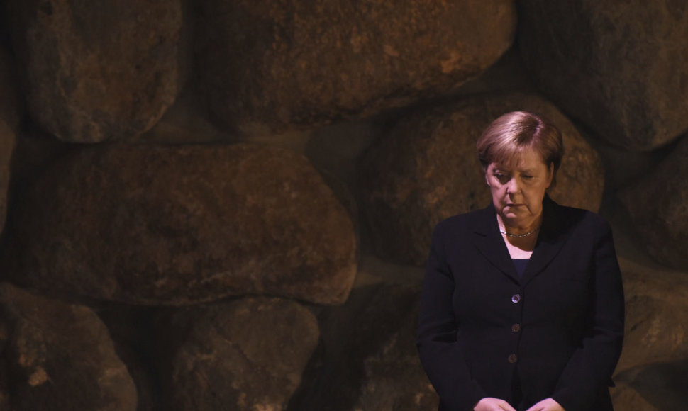 Angela Merkel Izraelio Holokausto memoriale „Yad Vashem“