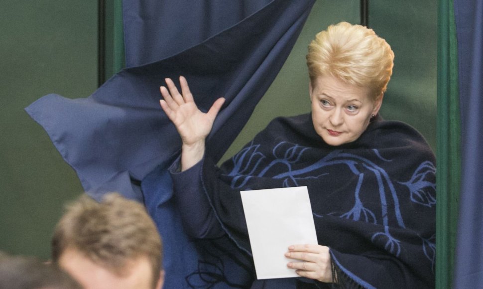 Prezidentė Dalia Grybauskaitė iš anksto balsuoja savivaldybių tarybų rinkimuose 