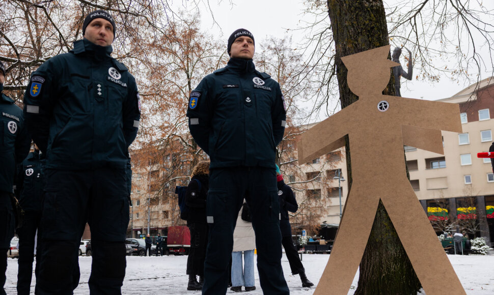 Statutinių pareigūnų protesto akcija &bdquo;Popierinis saugumas&ldquo;