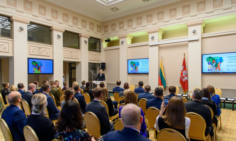 Prezidentas apdovanojo judumo iššūkio laimėtojus