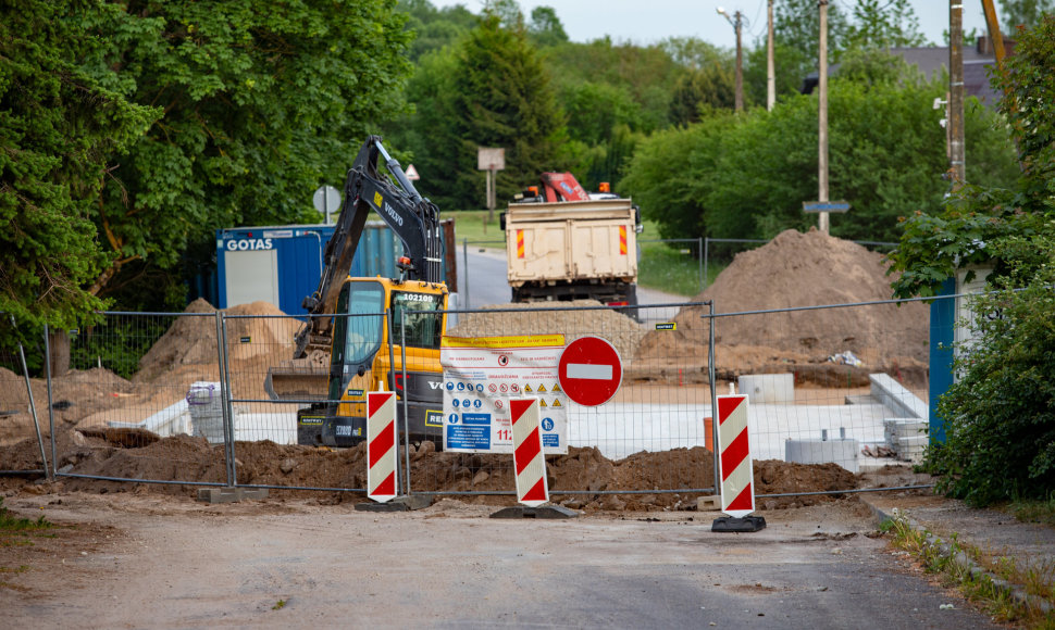 Perstatomas tiltas per Dūkštos upę Maišiagaloje (Vilniaus raj.)