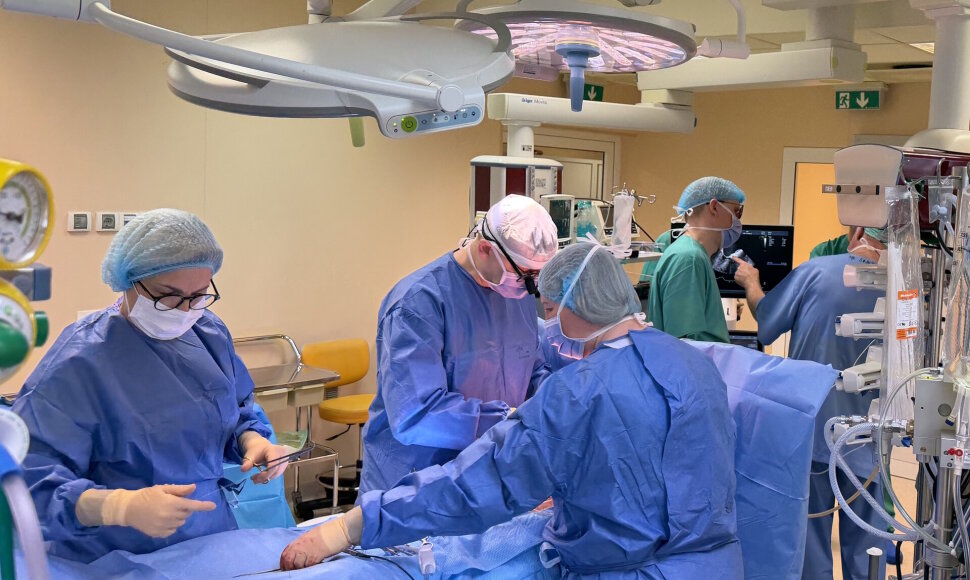 Besiūlių aortos vožtuvų implantacija