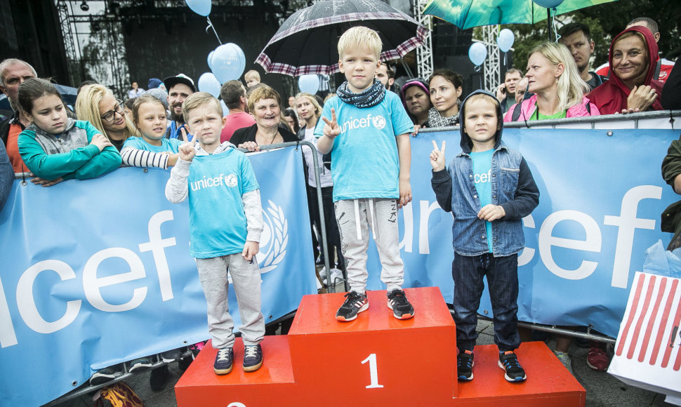 UNICEF vaikų bėgimo akimirka