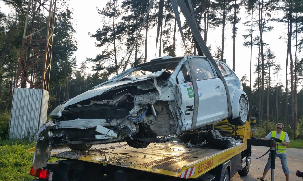 Juliaus Skirmanto „Honda Civic“ po avarijos