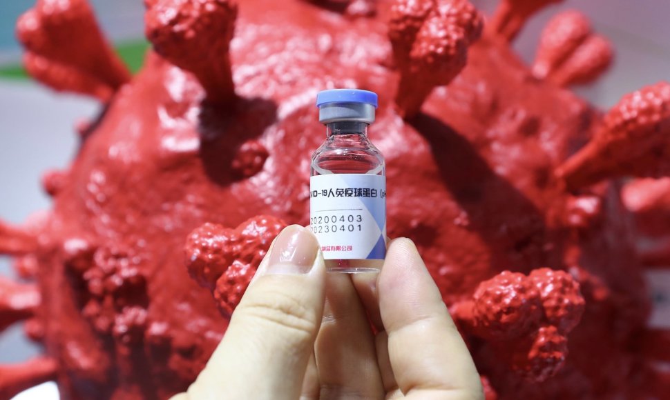 Kiniška koronaviruso vakcina skyles uždangstys, bet ar bus veiksminga?