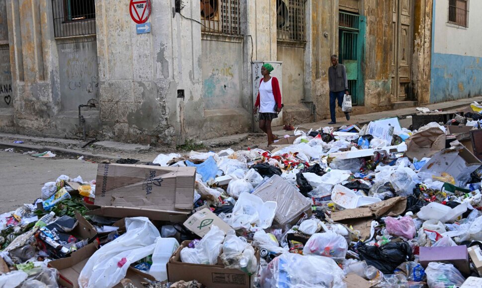 Kuba balansuoja ant humanitarinės krizės ribos
