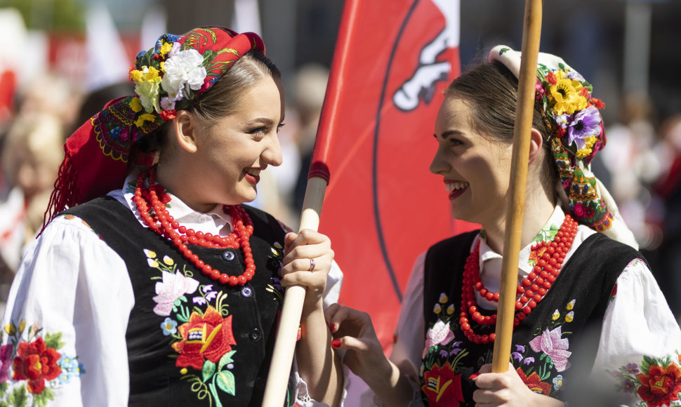 Vilniaus gatvėmis žygiavo tūkstančiai Pasaulio lenkų dienos dalyvių
